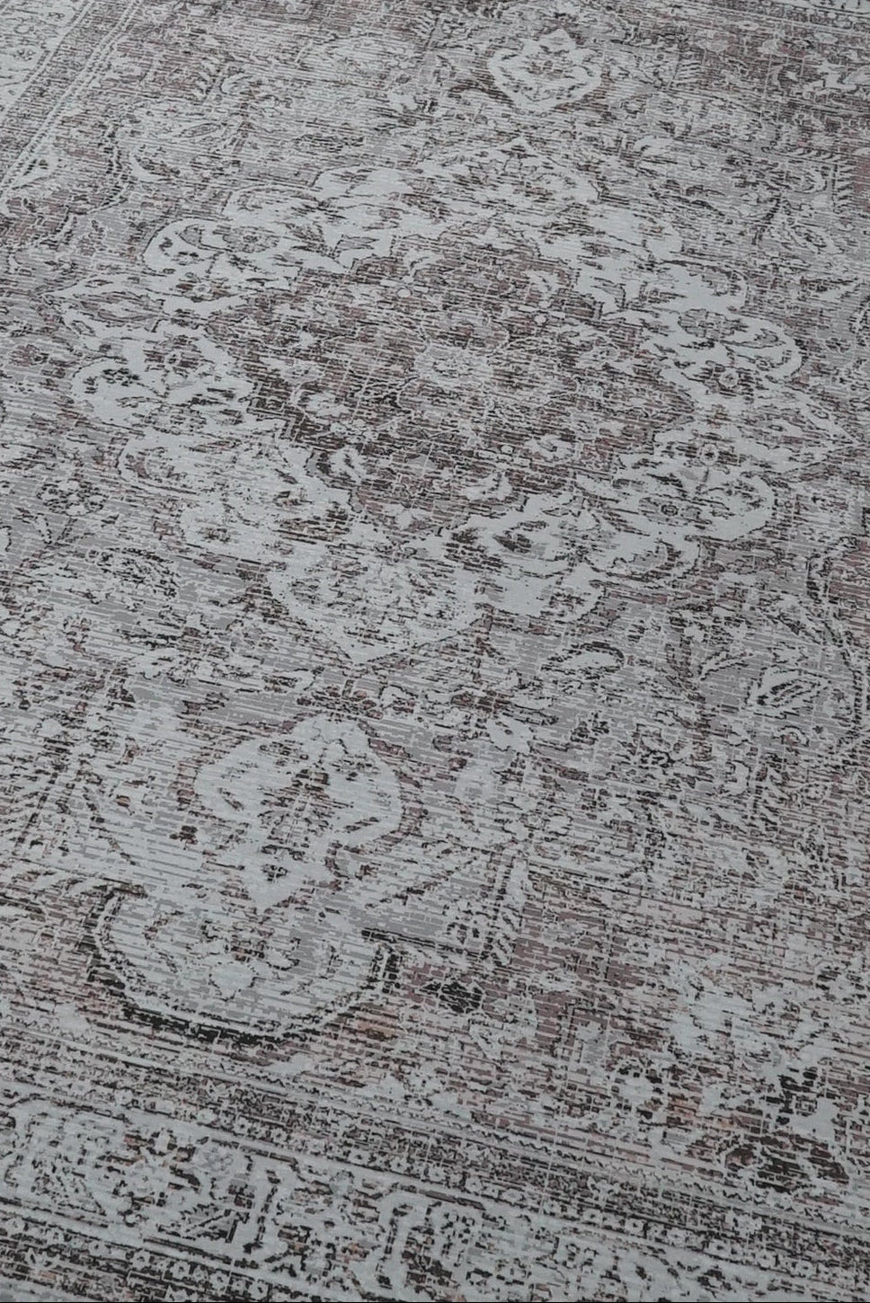 Distressed Area Rug - 300 x 400