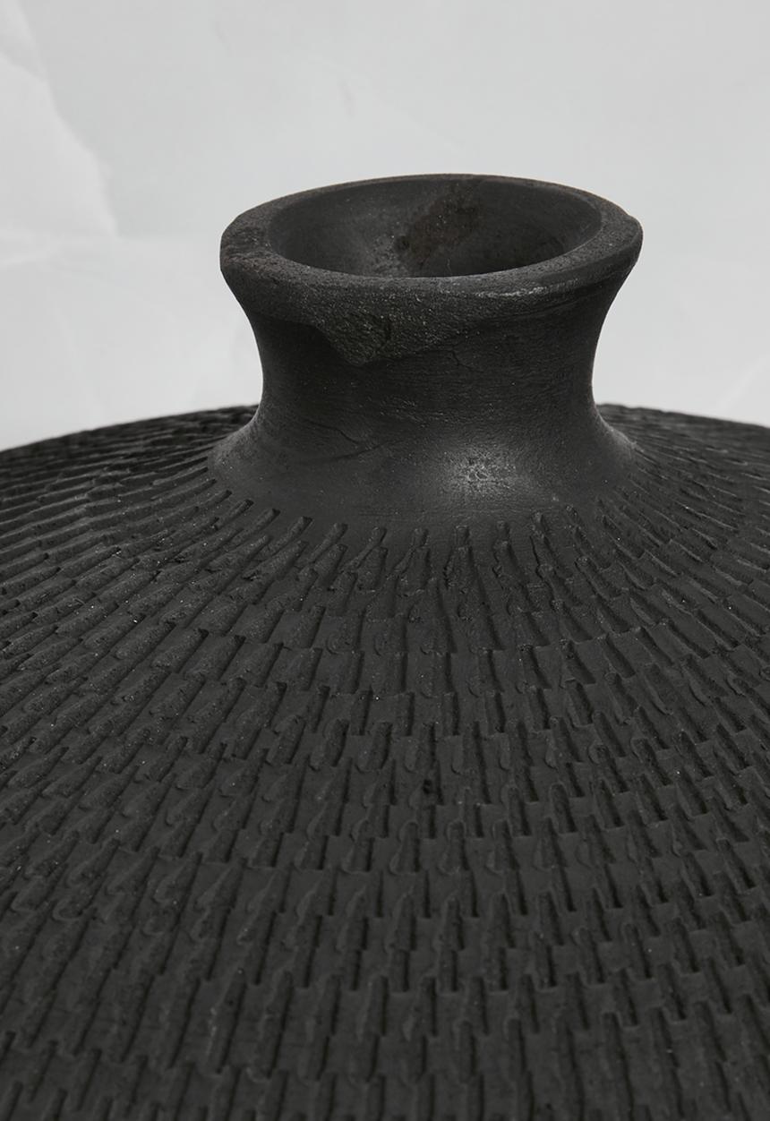 Palma Terracotta Vase – Black