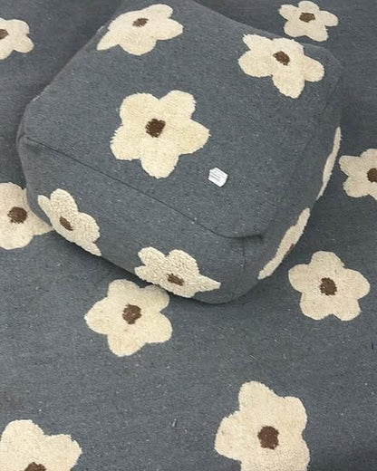 Flora tufted pouf and carpet 160 x 230