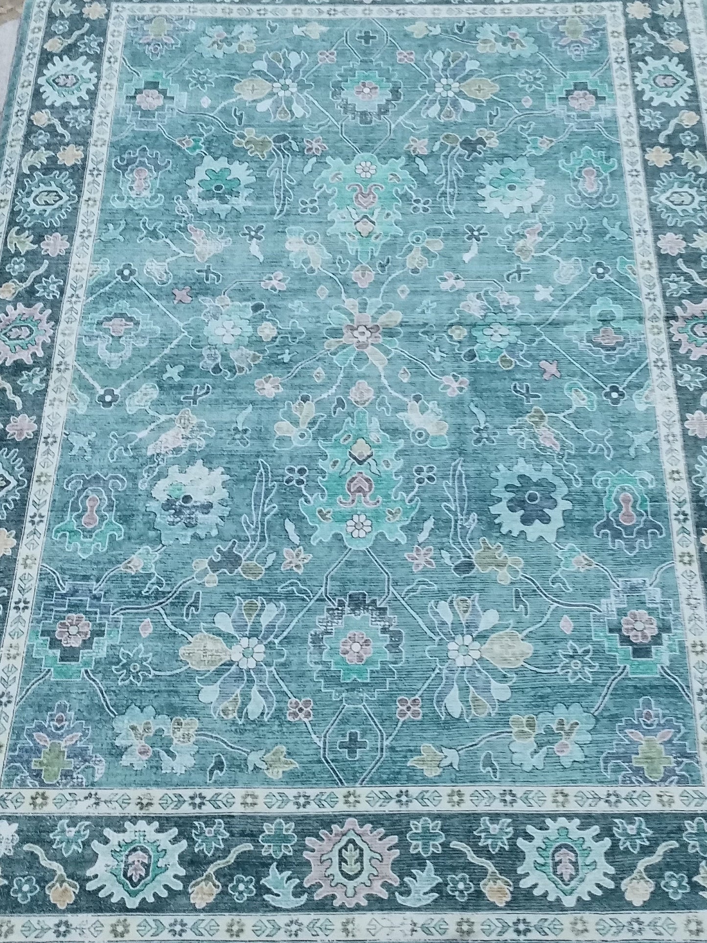 Vintage Inspired Hand Knotted Wool Area Rug 160 x 230