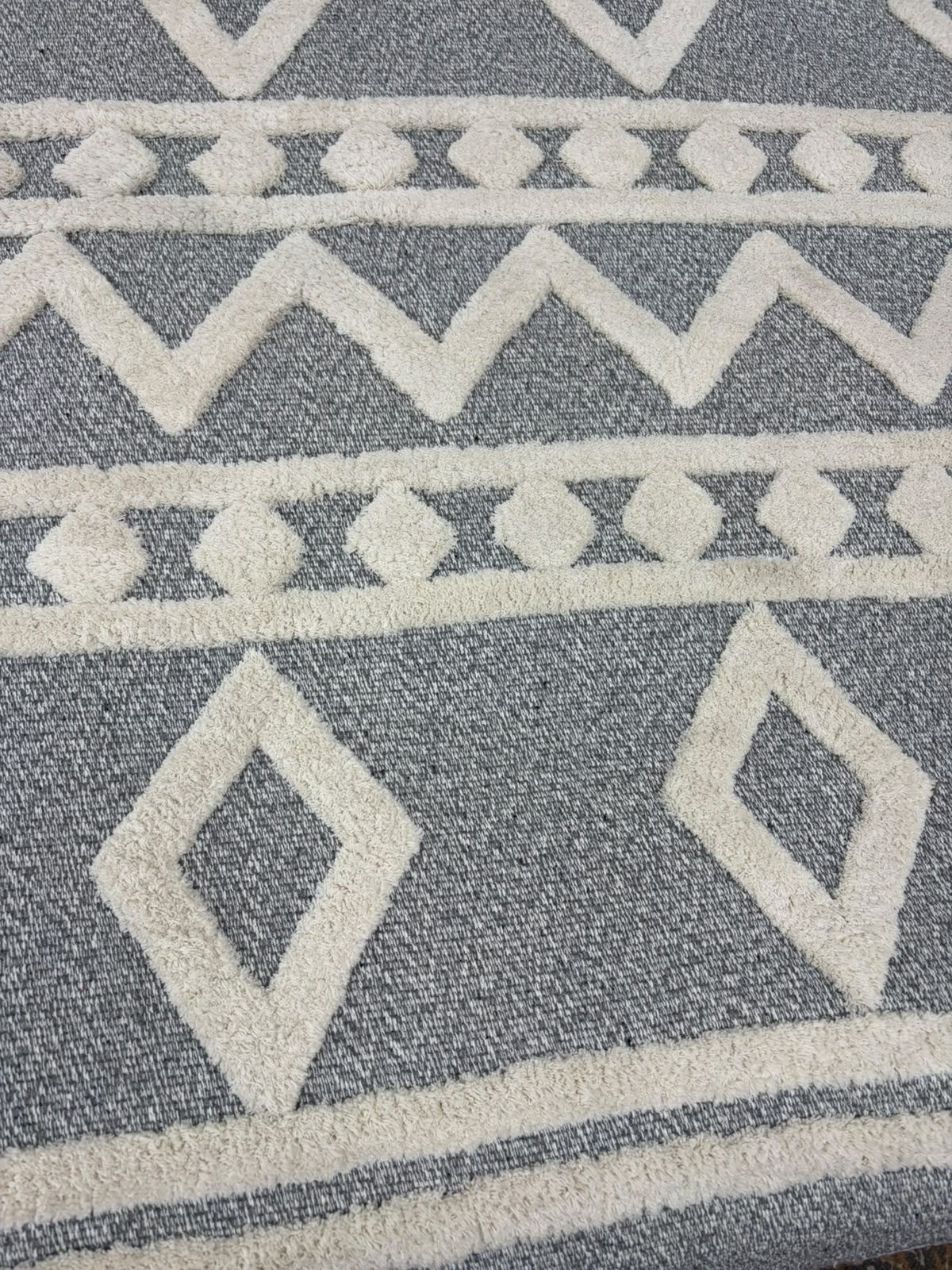 Tufted Geometric Rug Grey & Ivory - 160x230